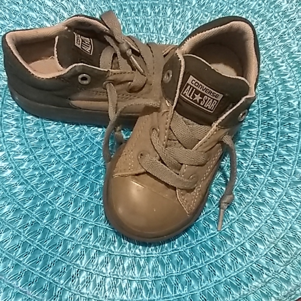 Little boys converse